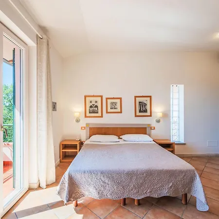 La Rocca-2 By Interhome