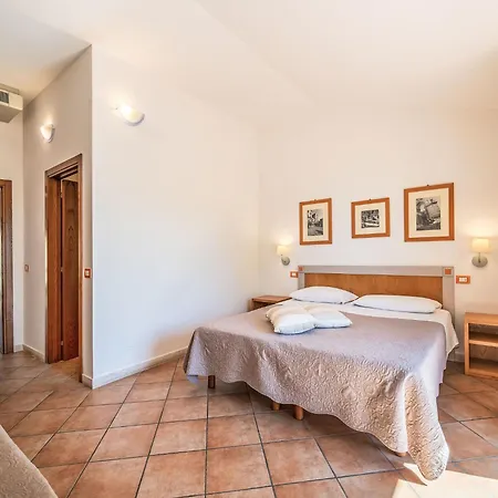 Lägenhet La Rocca-2 By Interhome Monte del Lago